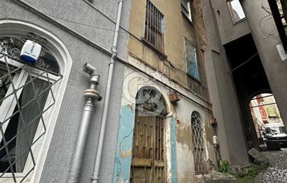 GALATA KULESİNE ADIM MESAFEDE SATILIK YATIRIMLIK BİNA