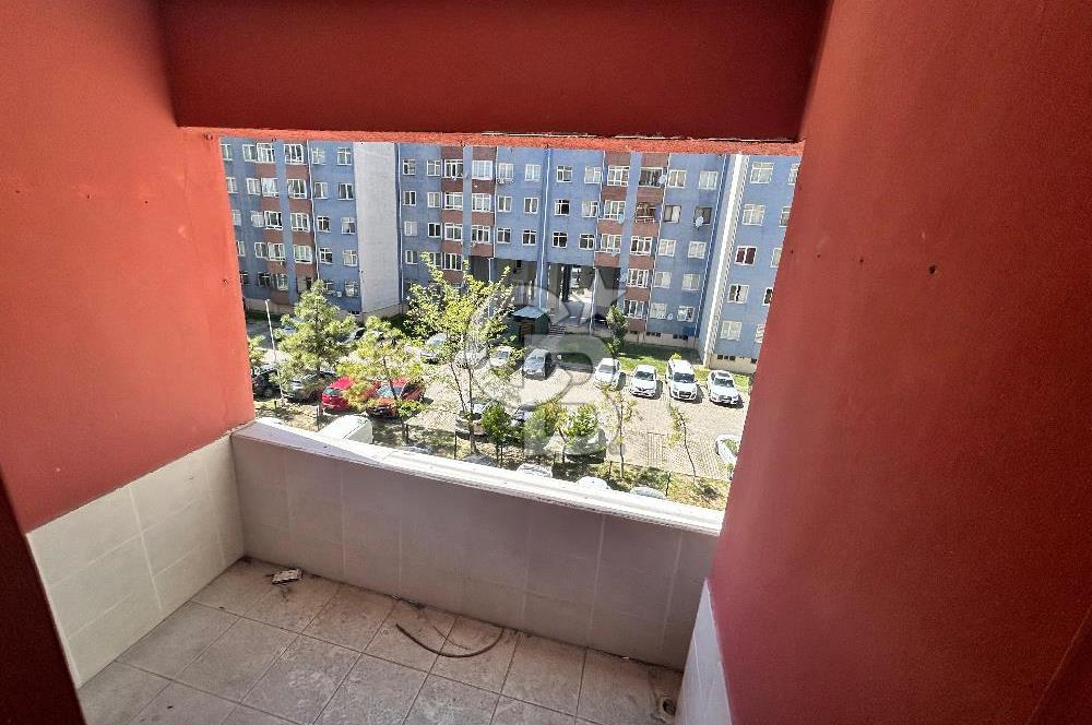 BEYLİKDÜZÜ BARIŞ MAHALLESİ ESENTÜRK SİTESİ'NDE SATILIK 3+1  DAİRE