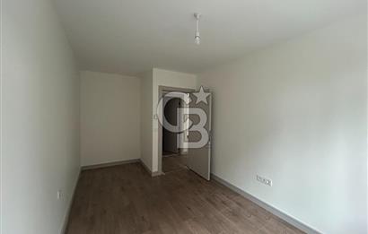 Salacak'ta Sahile 3.Binada Deniz Manzaralı Sıfır Daire
