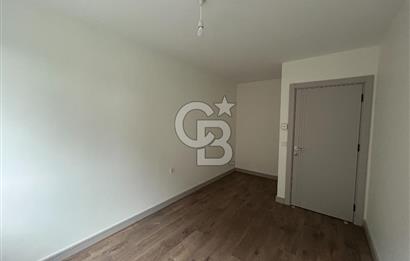 Salacak'ta Sahile 3.Binada Deniz Manzaralı Sıfır Daire
