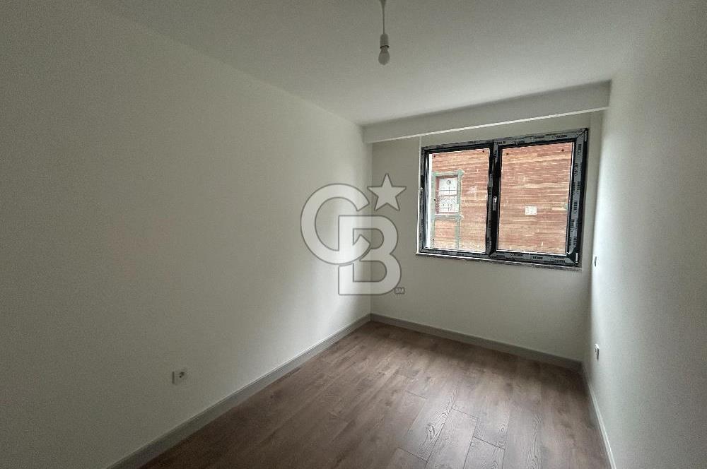 Salacak'ta Sahile 3.Binada Deniz Manzaralı Sıfır Daire