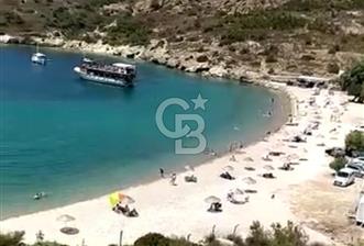 İzmir Foça'da Denize Sıfır (Plaj Binası, İkiEv, Zeytin Ağaçlı Tarla)Arazi