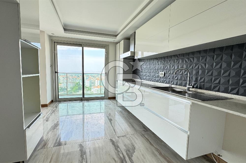 NARLIDERE'DE HARİKA KONUMDA DENİZ MANZARALI SATILIK 3+1 132 M2 NET DAİRE