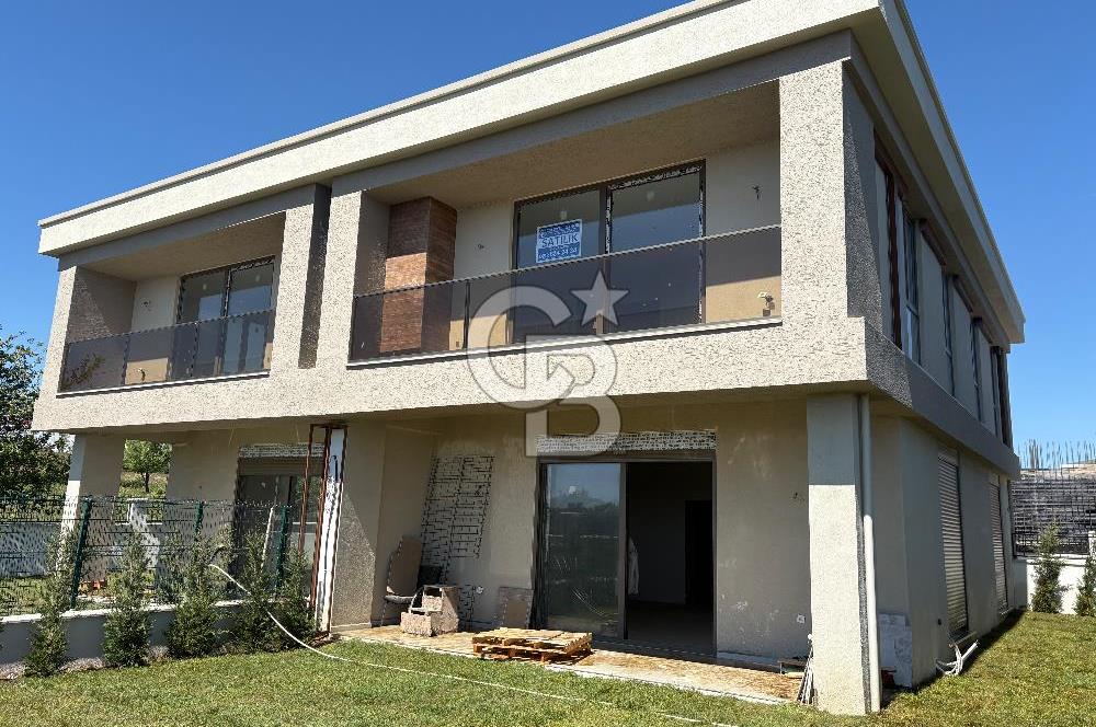 Büyükçekmece’de Deniz Manzaralı 4+1 Sıfır Satılık Villa