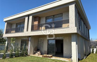 Büyükçekmece’de Deniz Manzaralı 4+1 Sıfır Satılık Villa