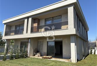 Büyükçekmece’de Deniz Manzaralı 4+1 Sıfır Satılık Villa