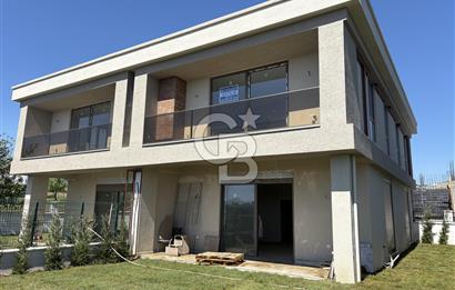 Büyükçekmece’de Deniz Manzaralı 4+1 Sıfır Satılık Villa