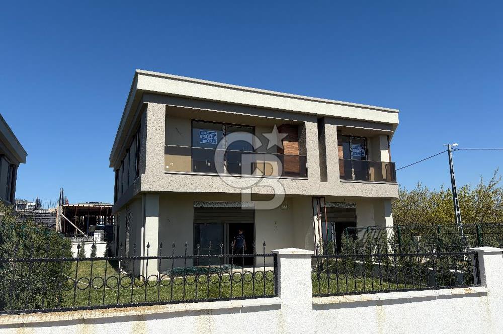 Büyükçekmece’de Deniz Manzaralı 4+1 Sıfır Satılık Villa