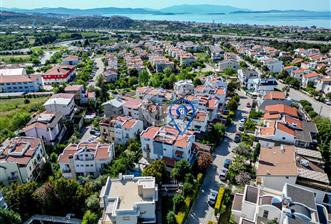 İZMİR GÜZELBAHÇE KAHRAMANDE’DE SİTE İÇERİSİNDE 4+2 İKİZ VİLLA