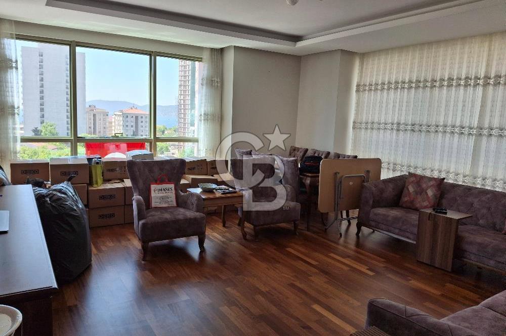 Kartal Petroliş te Deniz Manzaralı Site İçerisinde Satılık 3+1 Daire