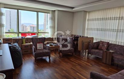 Kartal Petroliş te Deniz Manzaralı Site İçerisinde Satılık 3+1 Daire