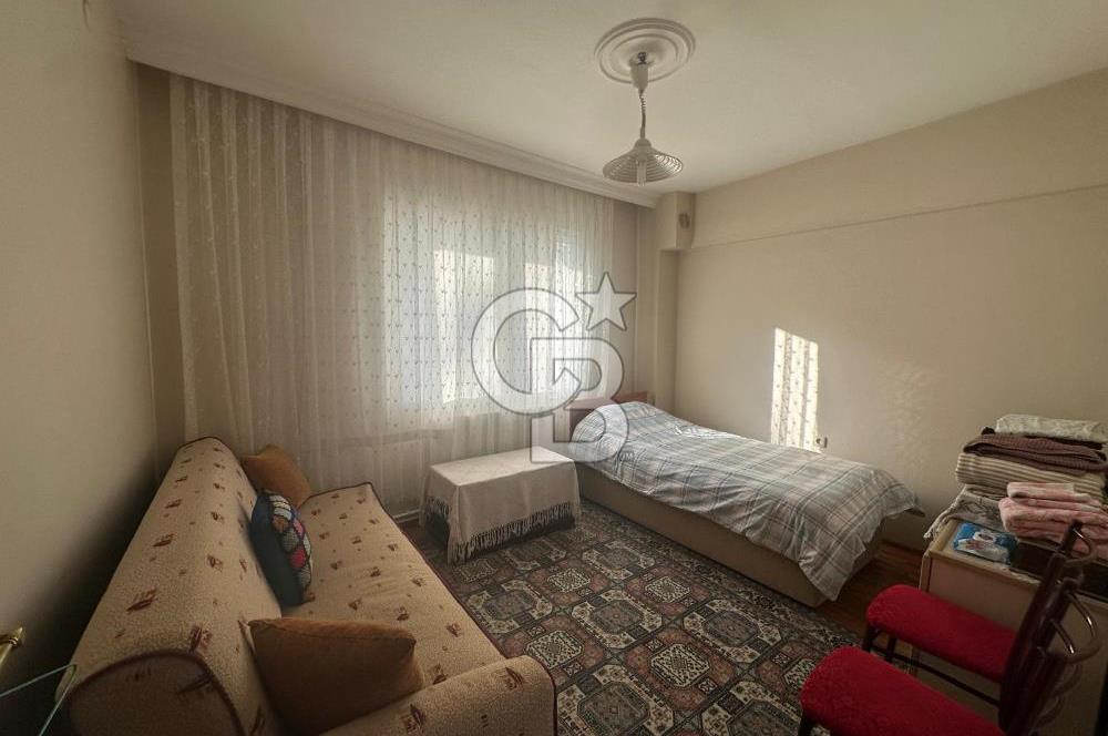 Bornova Atatürk Mahallesi Satılık 3 katlı Müstakil Ev 