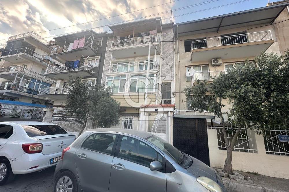 Bornova Atatürk Mahallesi Satılık 3 katlı Müstakil Ev 
