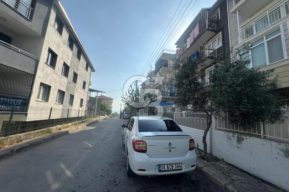 Bornova Atatürk Mahallesi Satılık 3 katlı Müstakil Ev 