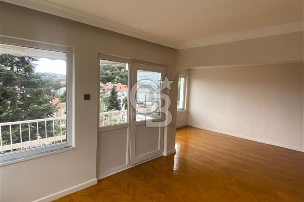 Emirgan'da Boğaz Manzaralı Kiralık 1+1 Daire