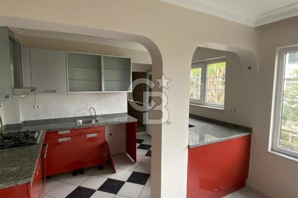 Emirgan'da Boğaz Manzaralı Kiralık 1+1 Daire