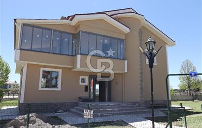 Cb Vizyon Tuğba ERKAL'dan Siteİçi FullYapılı Geniş Bahçeli Villa