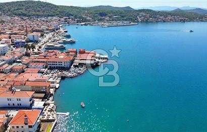 Ayvalık'ta,Eşsiz bir konumda, Denize sıfır,Satılık Emsalsiz Mülk