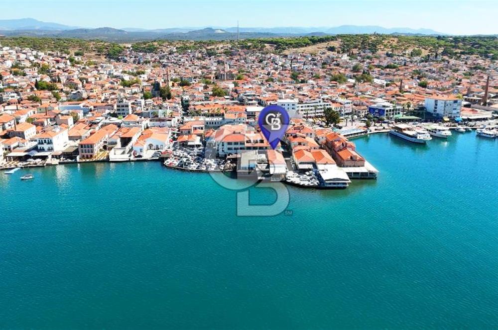 Ayvalık'ta,Eşsiz bir konumda, Denize sıfır,Satılık Emsalsiz Mülk
