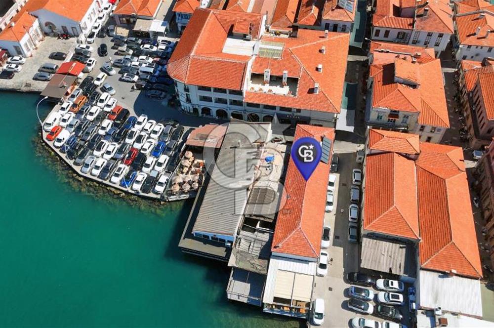 Ayvalık'ta,Eşsiz bir konumda, Denize sıfır,Satılık Emsalsiz Mülk