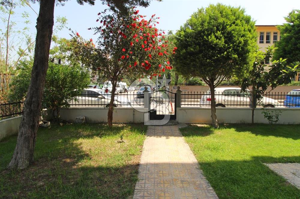 Bayraklı, Mansuroğlu Mahallesi'nde, Otoparklı, Satılık 2+1 Daire