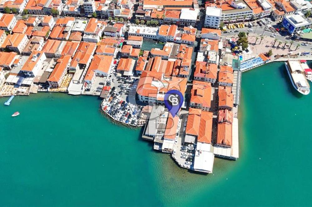 Ayvalık'ta,Eşsiz bir konumda, Denize sıfır,Satılık Emsalsiz Mülk