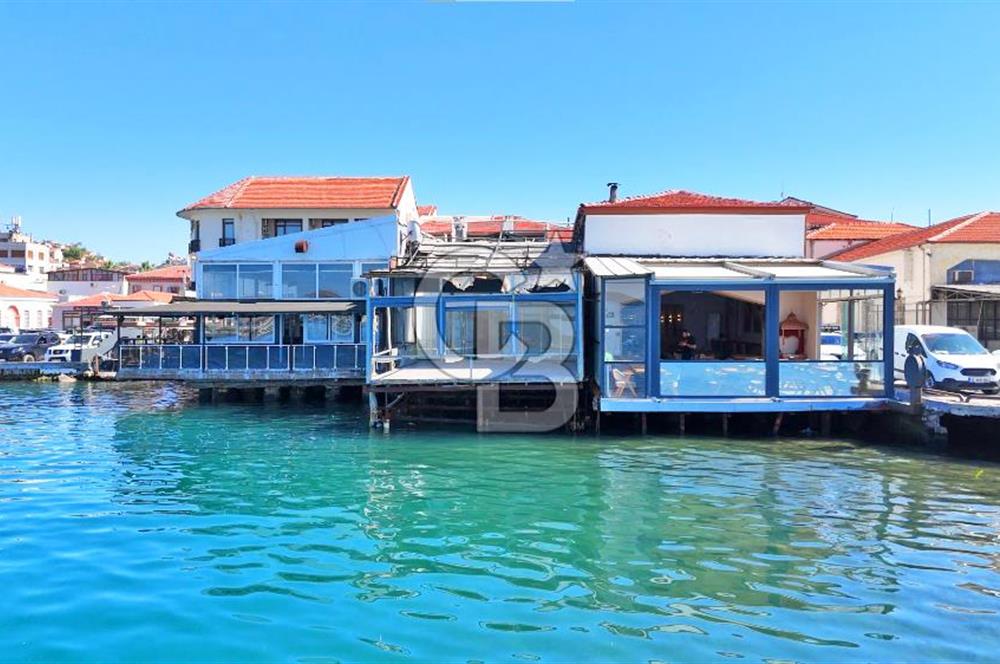 Ayvalık'ta,Eşsiz bir konumda, Denize sıfır,Satılık Emsalsiz Mülk