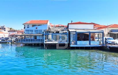 Ayvalık'ta,Eşsiz bir konumda, Denize sıfır,Satılık Emsalsiz Mülk