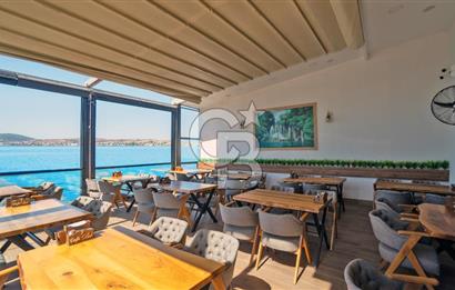 Ayvalık'ta,Eşsiz bir konumda, Denize sıfır,Satılık Emsalsiz Mülk