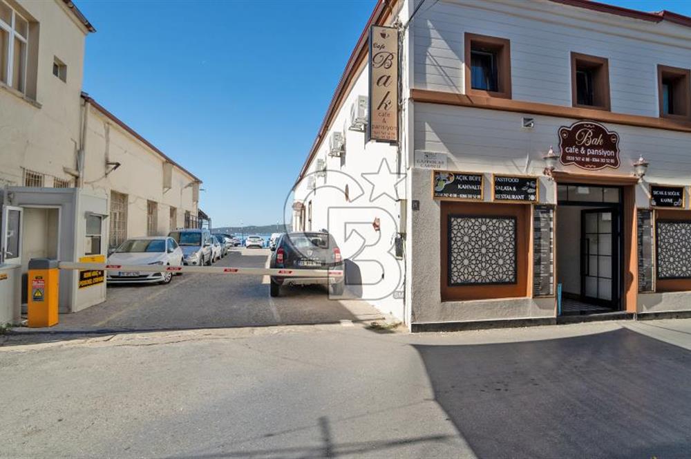 Ayvalık'ta,Eşsiz bir konumda, Denize sıfır,Satılık Emsalsiz Mülk
