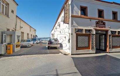 Ayvalık'ta,Eşsiz bir konumda, Denize sıfır,Satılık Emsalsiz Mülk