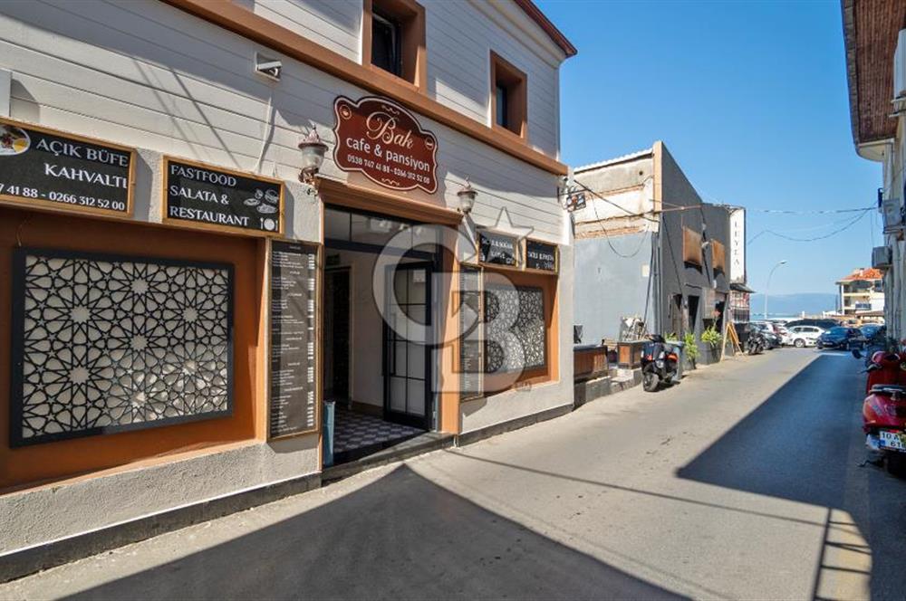 Ayvalık'ta,Eşsiz bir konumda, Denize sıfır,Satılık Emsalsiz Mülk