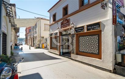 Ayvalık'ta,Eşsiz bir konumda, Denize sıfır,Satılık Emsalsiz Mülk
