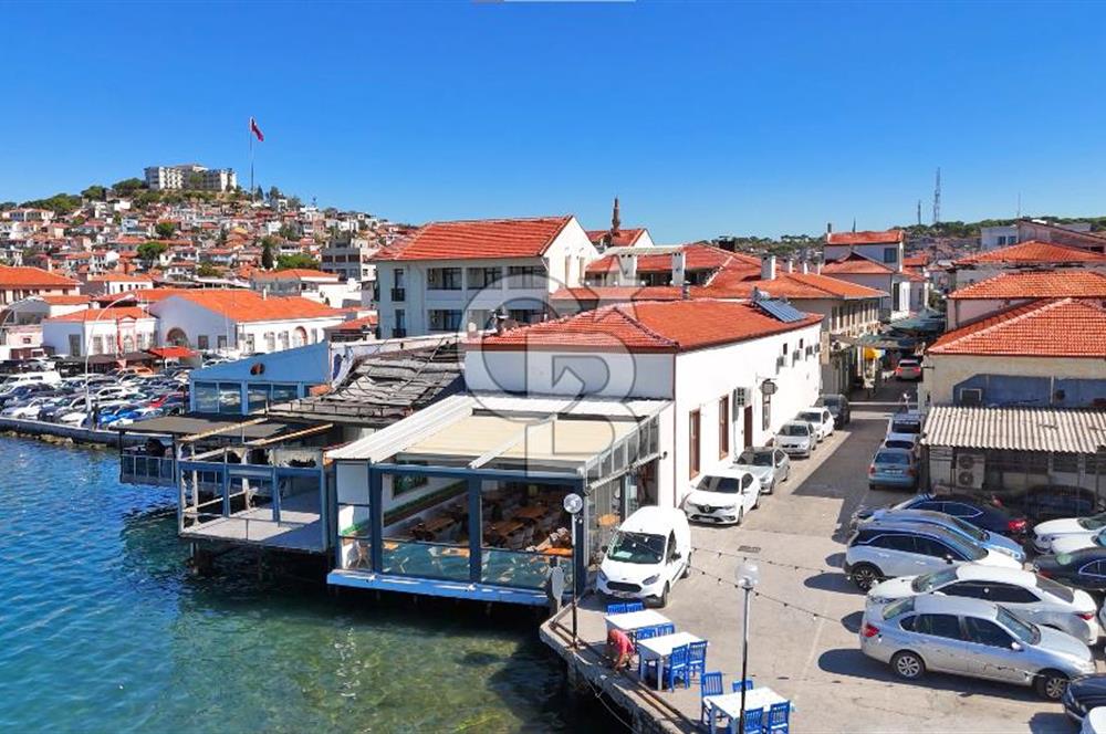 Ayvalık'ta,Eşsiz bir konumda, Denize sıfır,Satılık Emsalsiz Mülk