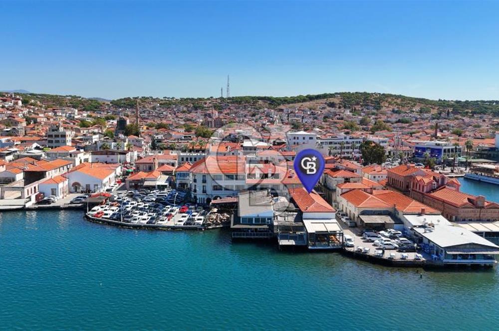 Ayvalık'ta,Eşsiz bir konumda, Denize sıfır,Satılık Emsalsiz Mülk