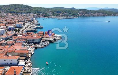 Ayvalık'ta,Eşsiz bir konumda, Denize sıfır,Satılık Emsalsiz Mülk