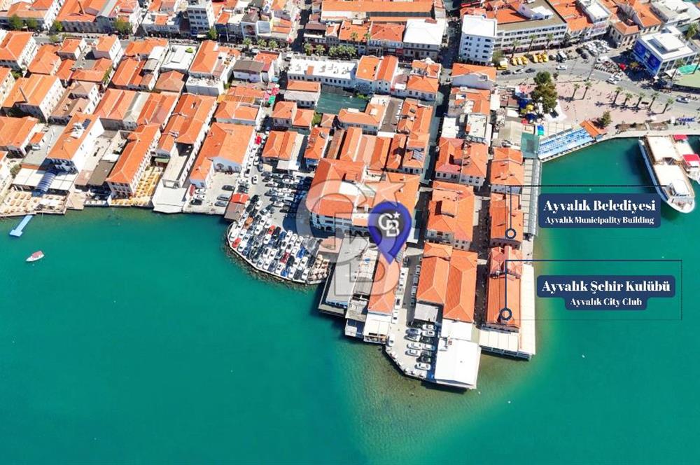 Ayvalık'ta,Eşsiz bir konumda, Denize sıfır,Satılık Emsalsiz Mülk