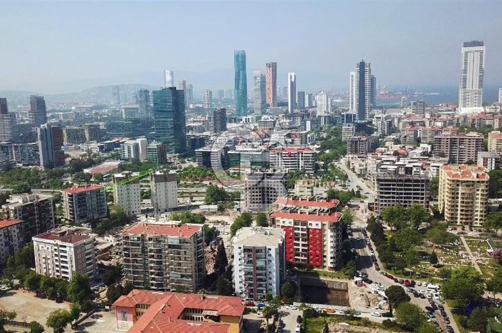 Bayraklı, Mansuroğlu Mahallesi'nde, Otoparklı, Satılık 2+1 Daire