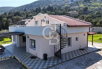 İZMİR KARABURUN MORDOĞAN’DA DENİZ MANZARALI SATILIK ÇİFTLİK EVİ