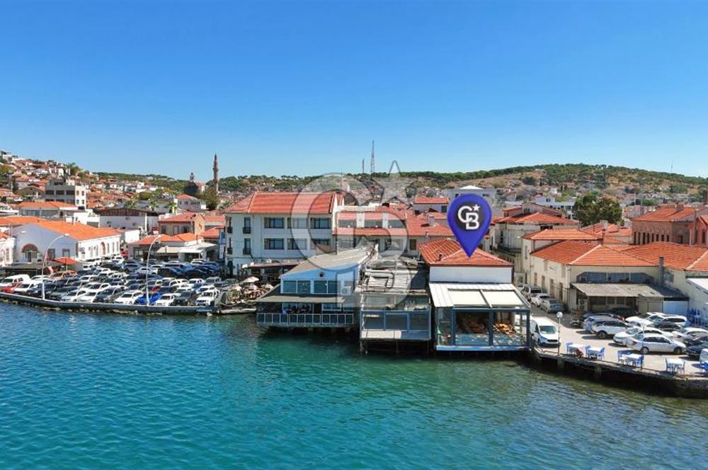 Ayvalık'ta,Eşsiz bir konumda, Denize sıfır,Satılık Emsalsiz Mülk