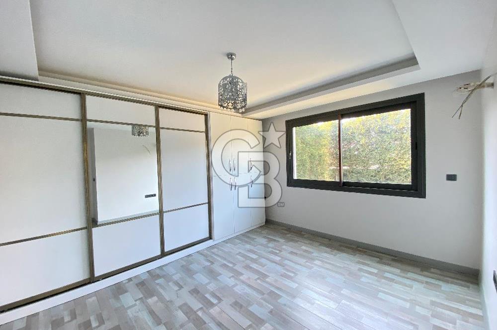 İZMİR TİRE’DE HAVUZLU SİTE İÇİNDE 4+1 SATILIK VİLLA