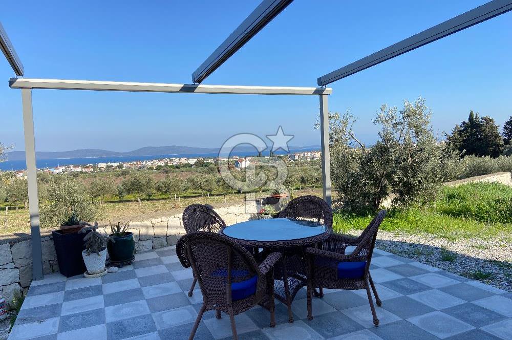 İZMİR KARABURUN MORDOĞAN’DA DENİZ MANZARALI SATILIK ÇİFTLİK EVİ