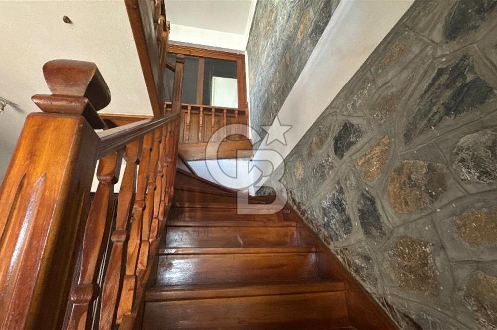 Selçuk Manzaralı, Müştemilatlı Satılık 3+1 Villa
