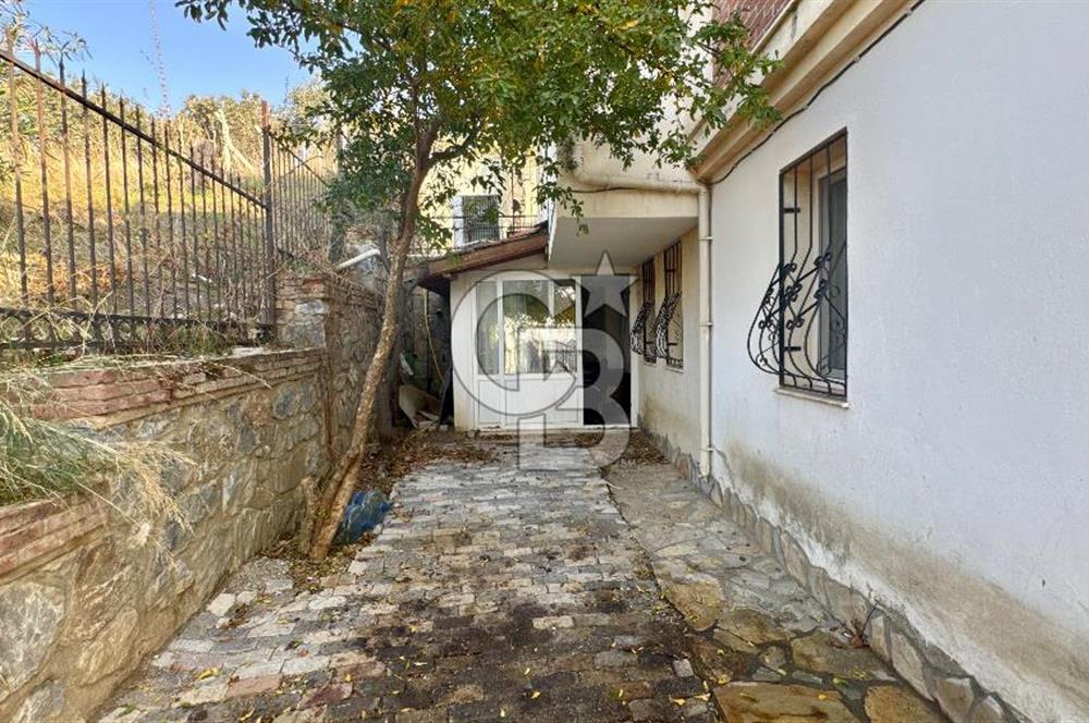 Selçuk Manzaralı, Müştemilatlı Satılık 3+1 Villa