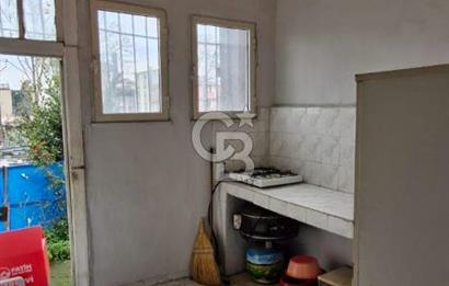 Kadir Has ün. Arkasında Satılık 2 Katlı Bahçeliahşap Bina