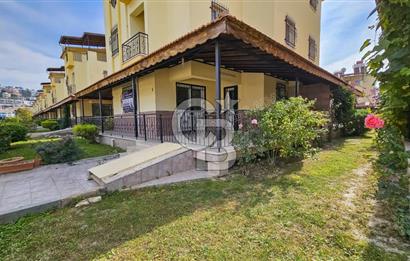 Kuşadası Karaova havuzlu sitede eşyasız kiralık triplex villa