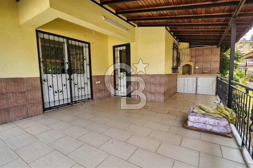 Kuşadası Karaova havuzlu sitede eşyasız kiralık triplex villa