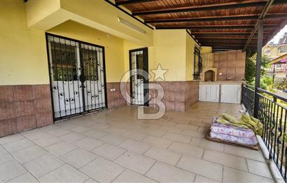 Kuşadası Karaova havuzlu sitede eşyasız kiralık triplex villa