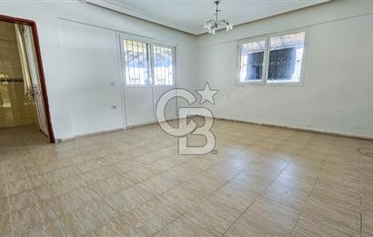 Kuşadası Karaova havuzlu sitede eşyasız kiralık triplex villa