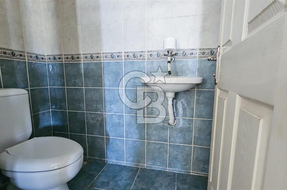 Kuşadası Karaova havuzlu sitede eşyasız kiralık triplex villa
